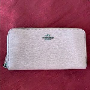 🎈Sale💕Coach pink Accordion Zip Wallet